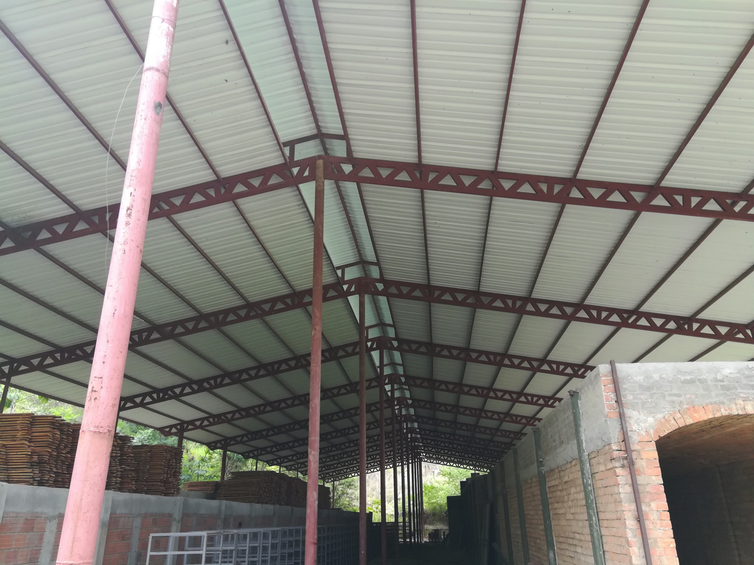 ETAPA 1.

DETALLE DE LAS ESTRUCTURAS DE LAS CERCHAS Y LAS COLUMNAS EN POSTES METALICOS.